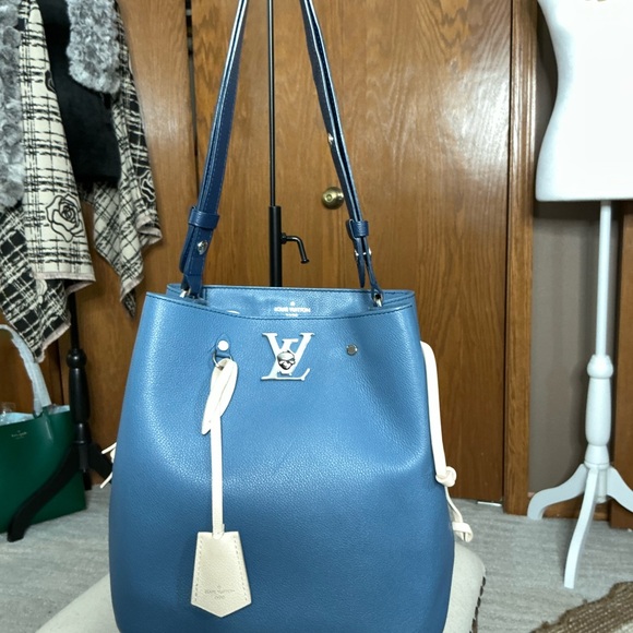 Louis Vuitton Handbags - Louis Vuitton Lockme Bucket Bag